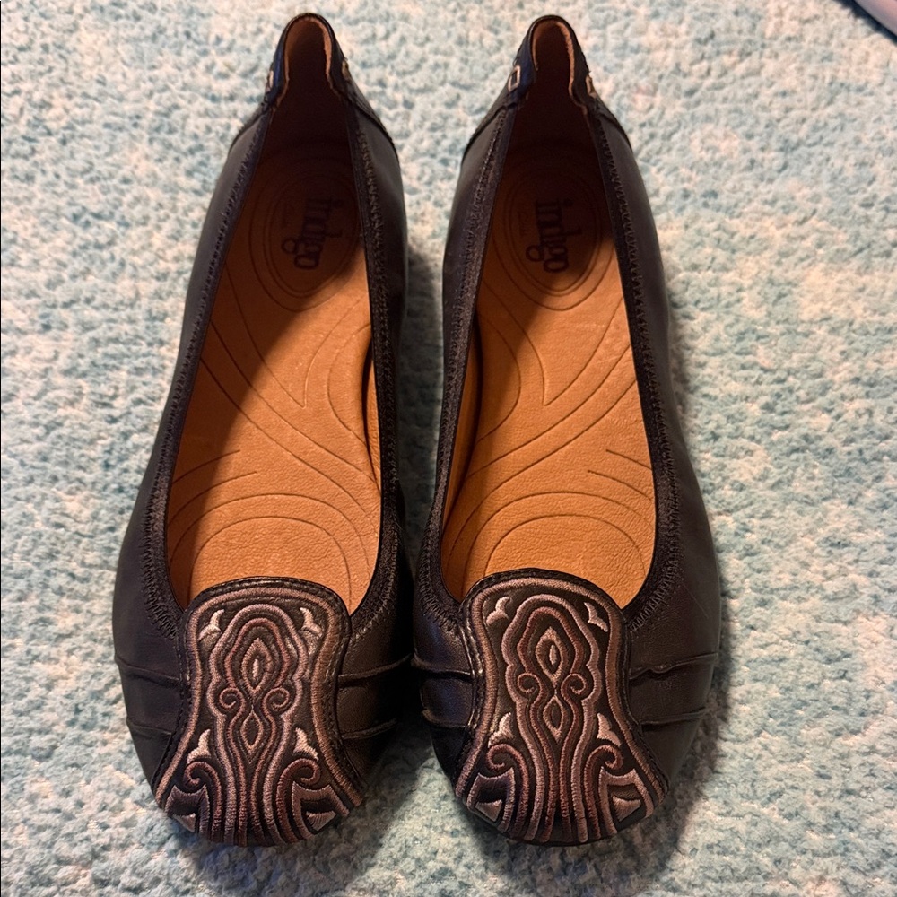 Indigo Women's Black Embroidered Flats
